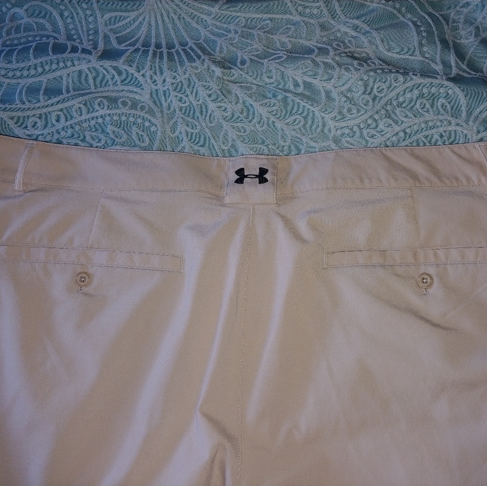 Men's Under Armour kahki pants